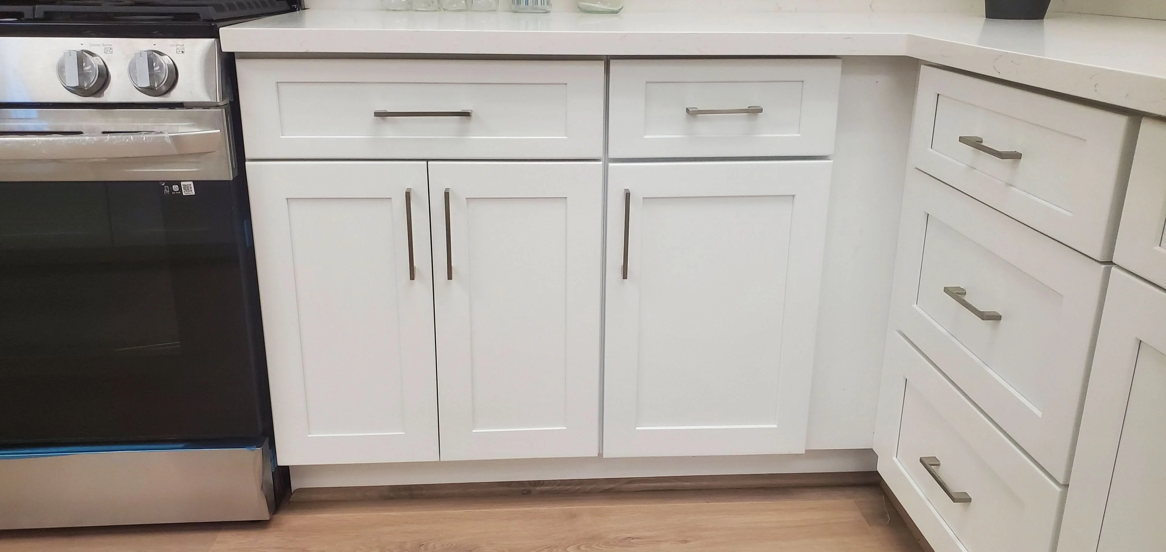 29 Newport White Double Shaker 1-1/4" Overlay Sink Base 30", 33" & 36" - Image 4