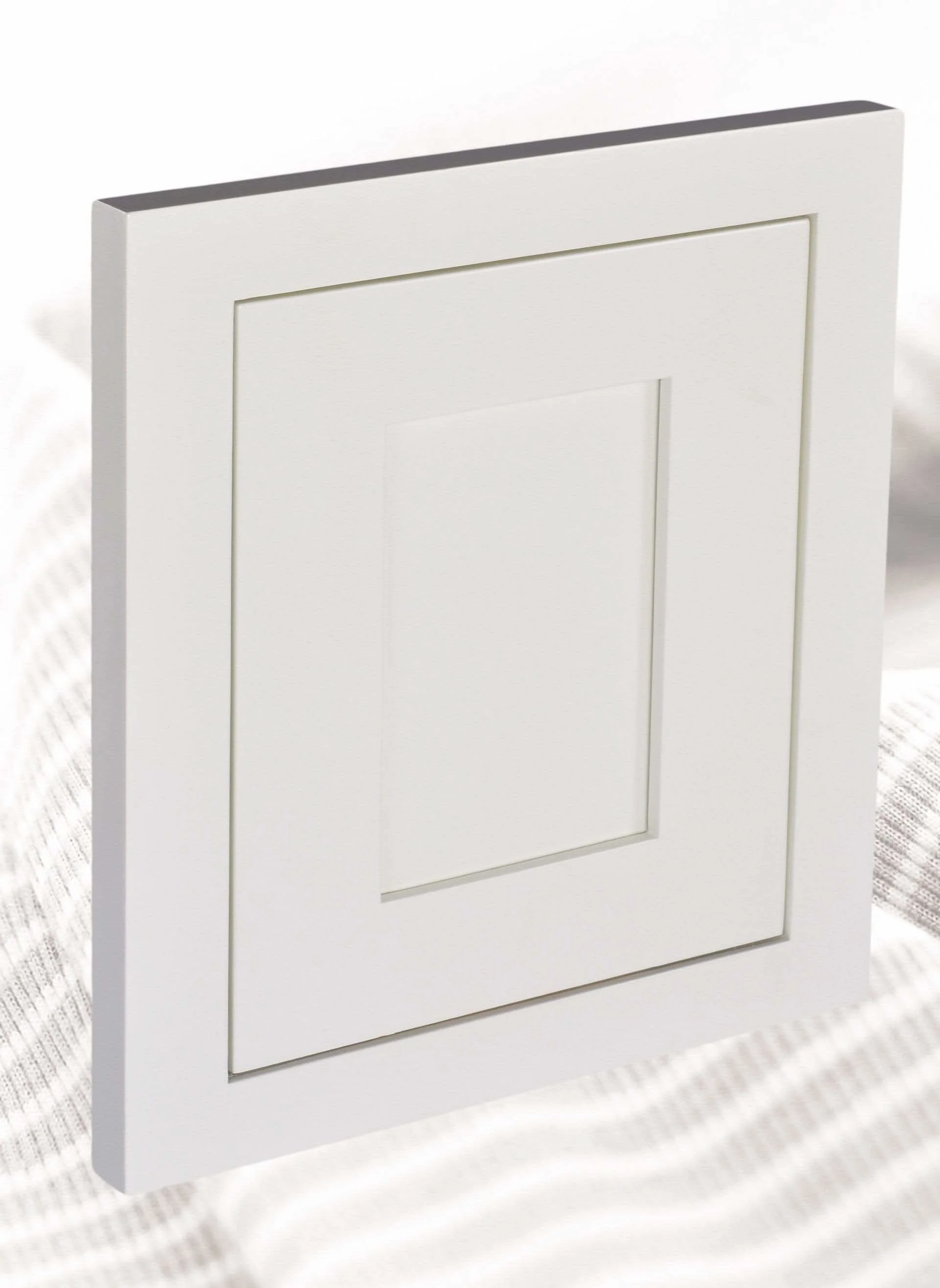 Sample Door Snow White Inset Shaker - Size 13-1/4" x 15-1/4"